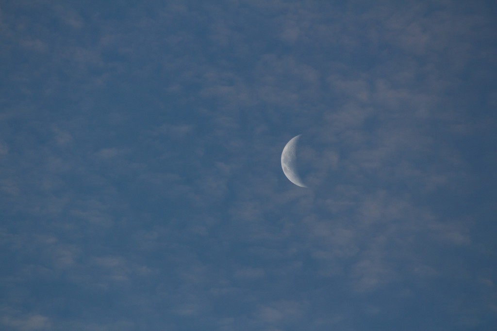cloudy crescent by wenbow