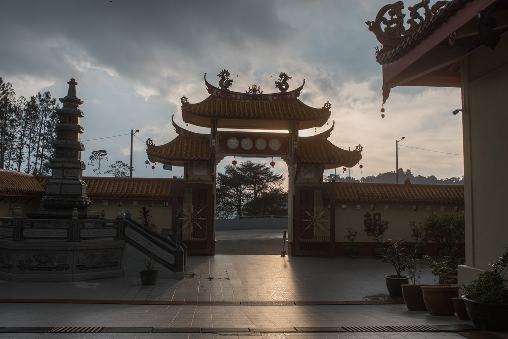 Sam Poh Temple by ianjb21
