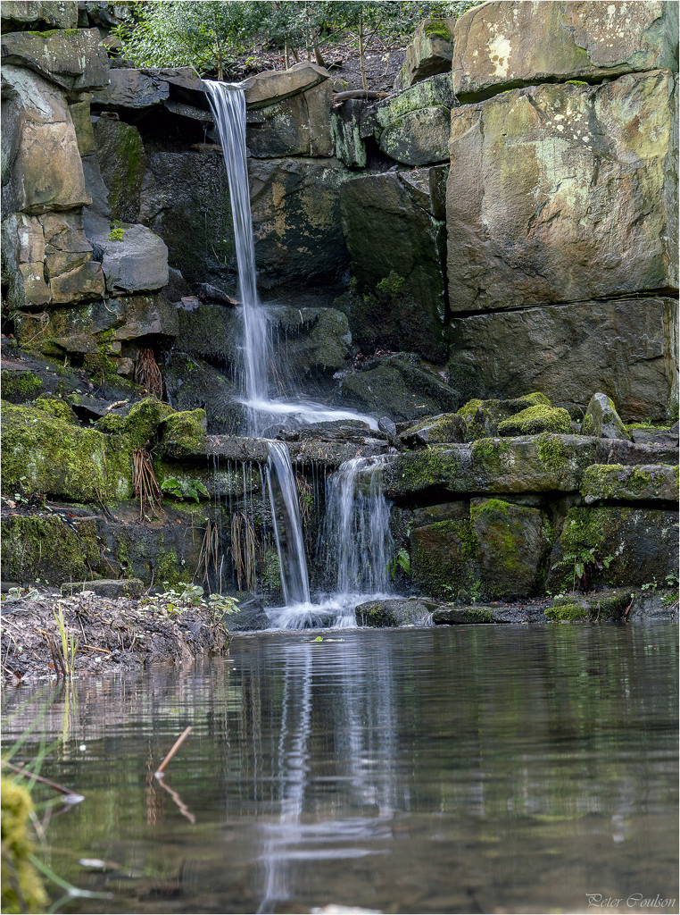 Mini Waterfall  by pcoulson