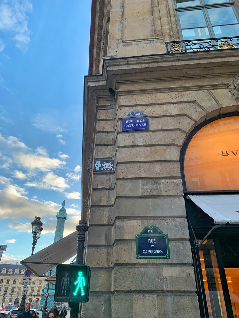 Space invader with a watch rue des Capucines.  by cocobella
