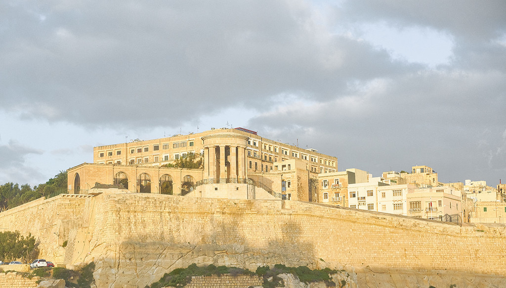 Sailing into Valletta by gardencat