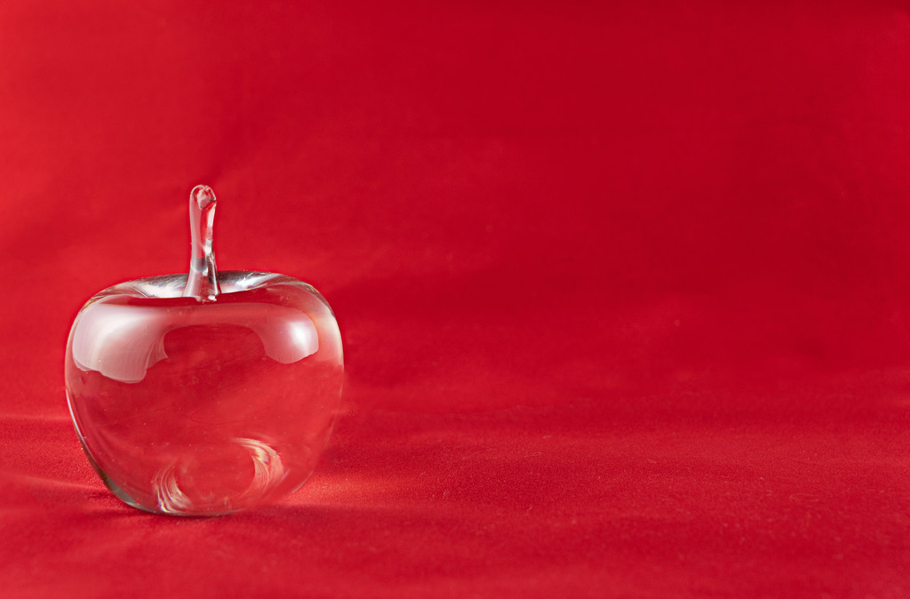 30 Shots for April - Day 6:  Red and Apple by vignouse