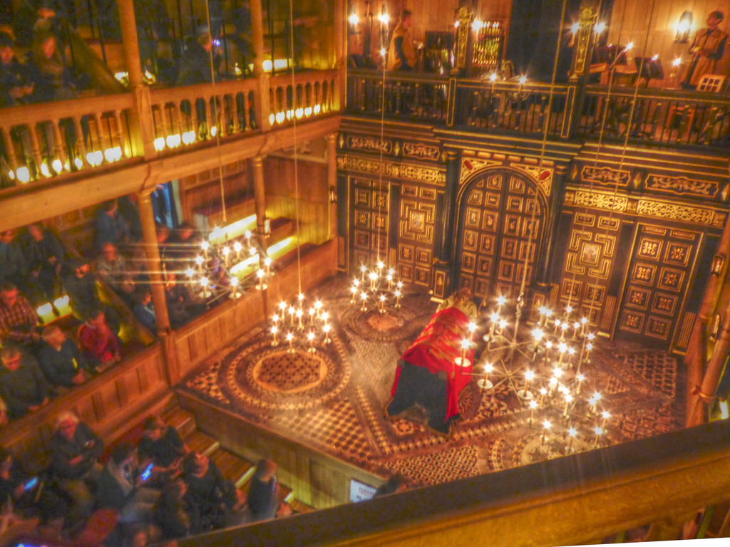 The Candlelit Sam Wanamaker Theatre  by shannejw