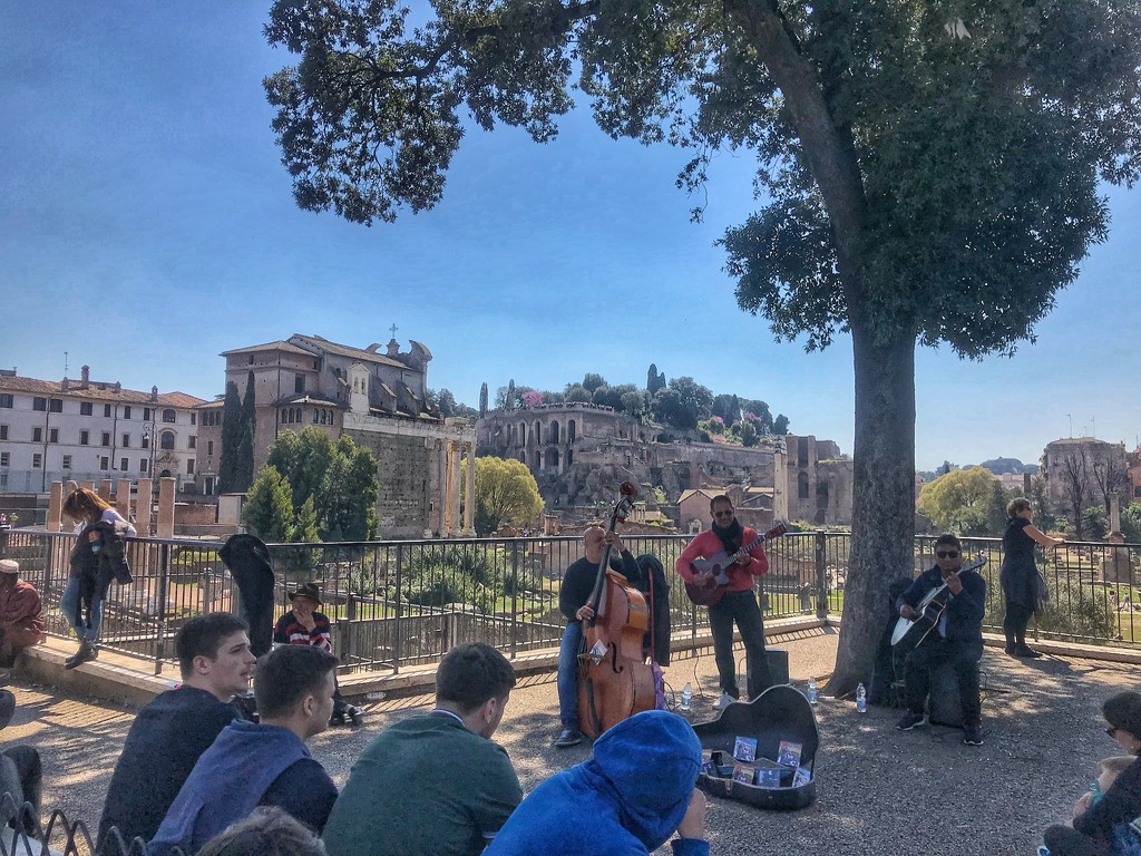 Fiddlers in modern day Rome..... by happypat