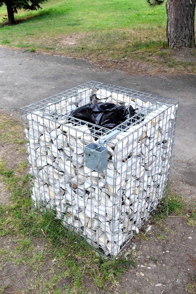 Environmentally friendly garbage can by kork
