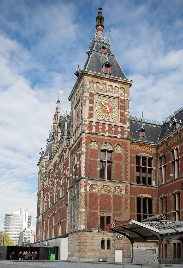 Amsterdam Central by lumpiniman