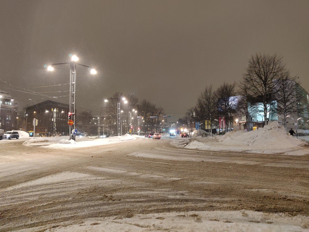 Snowing in Helsinki by annelis