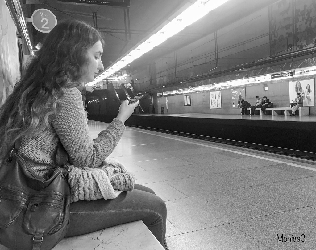 Waiting for the underground  by monicac