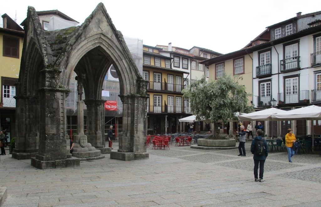 Old Square - Gimaraes, Portugal by g3xbm