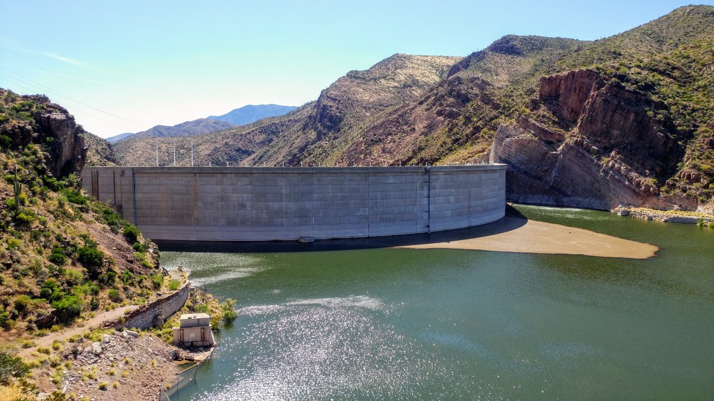 Roosevelt Dam by harbie