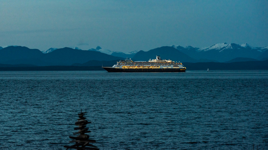 First Cruise Ship of Season by kwind