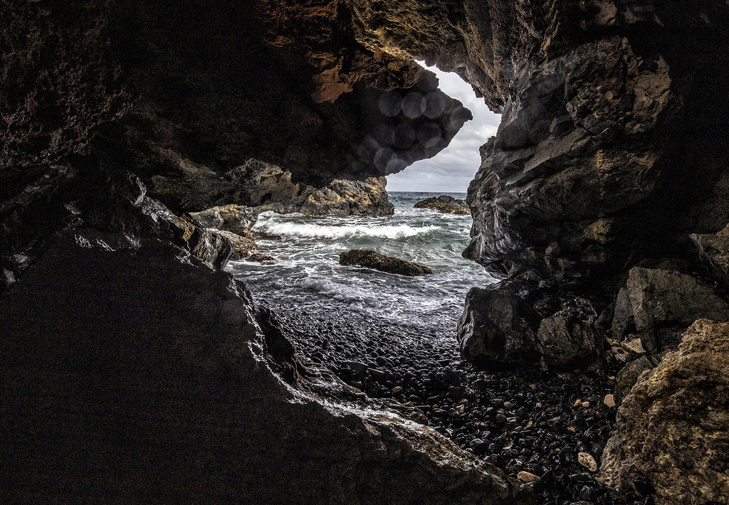 Blackstone Beach Caves by pdulis