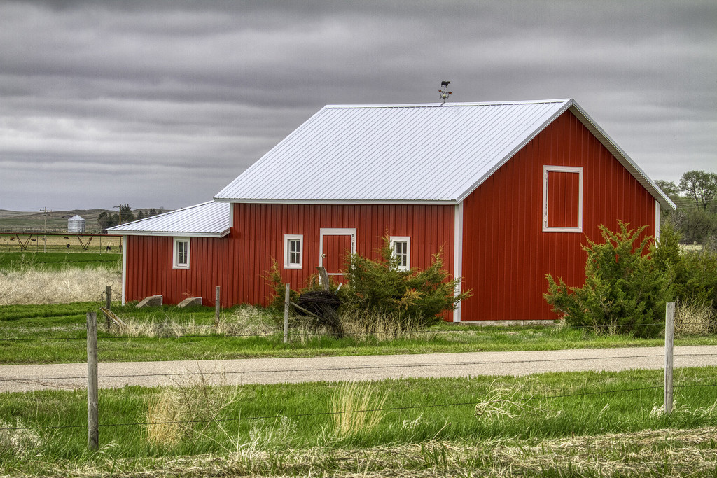 Red Nebraska Barn by kvphoto