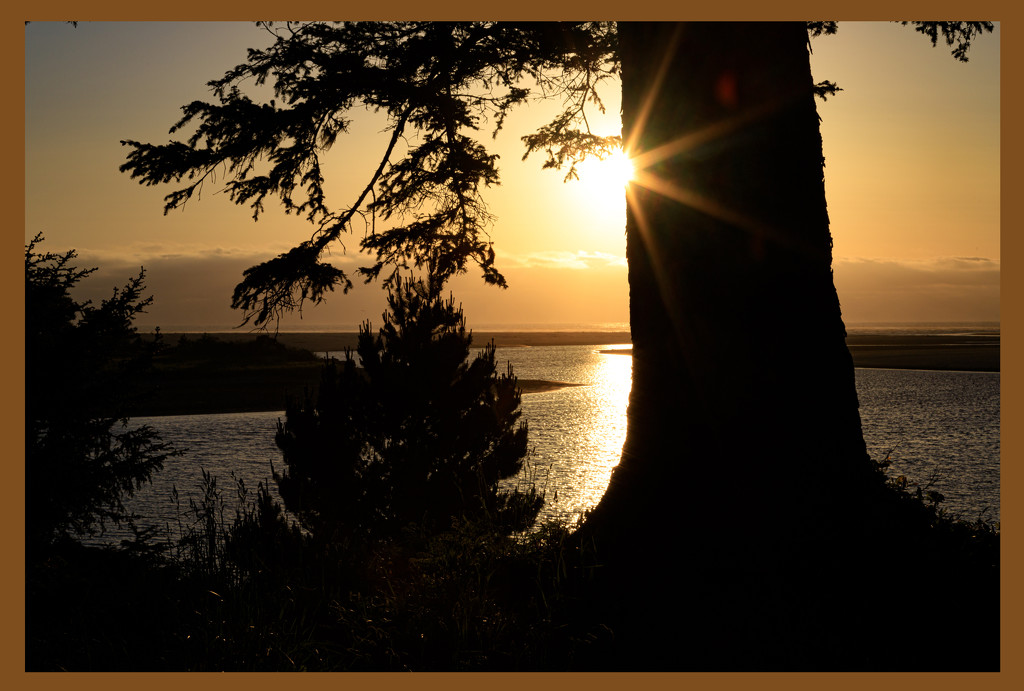 Sun going down by Seaside, Oregon by hjbenson