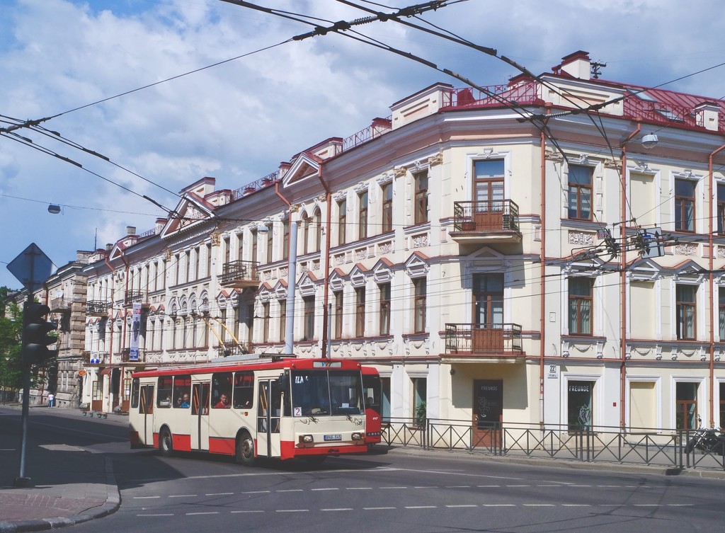 Bus, Vilnius by toinette