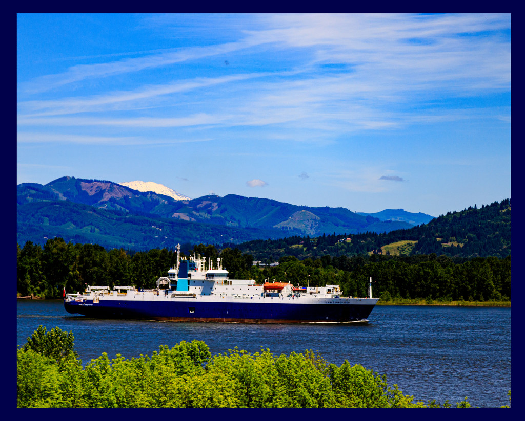 Traffic on the Columbia River by hjbenson