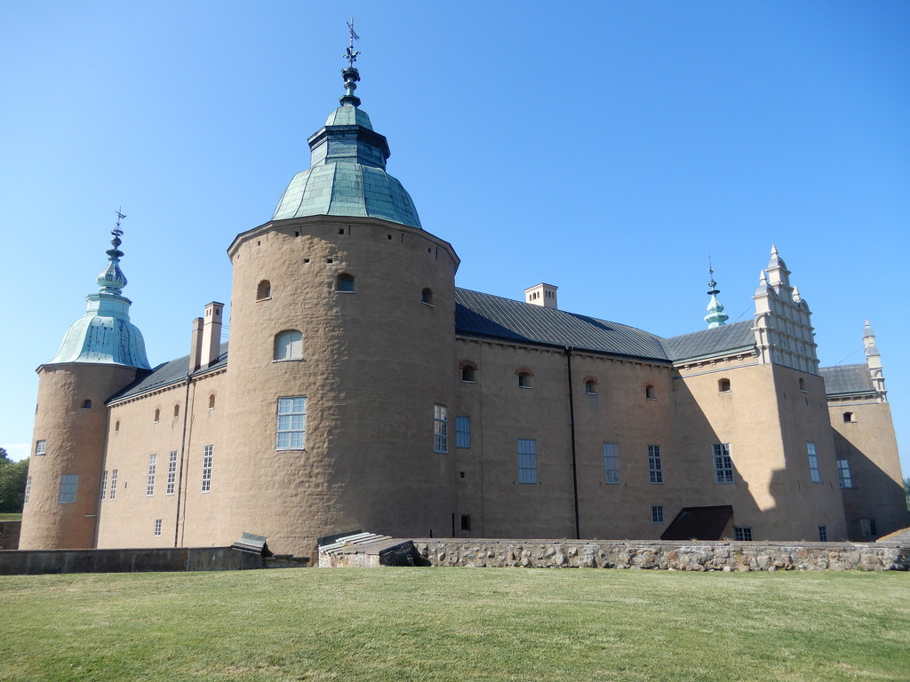 Castle at Kalmar by busylady