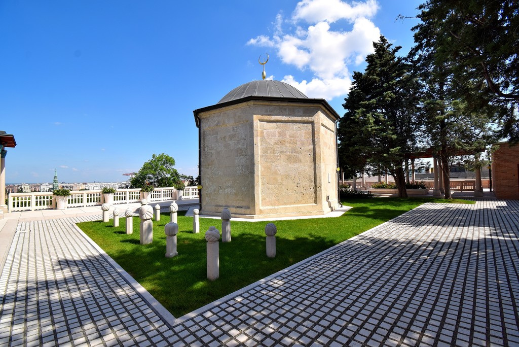 Memorial of Gül Baba's tomb by kork