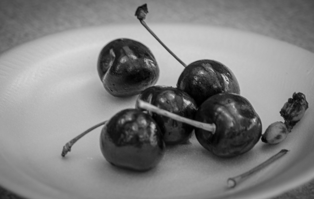 Sweet cherries by randystreat