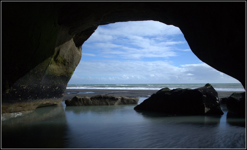 Wai-iti Beach caves by dide