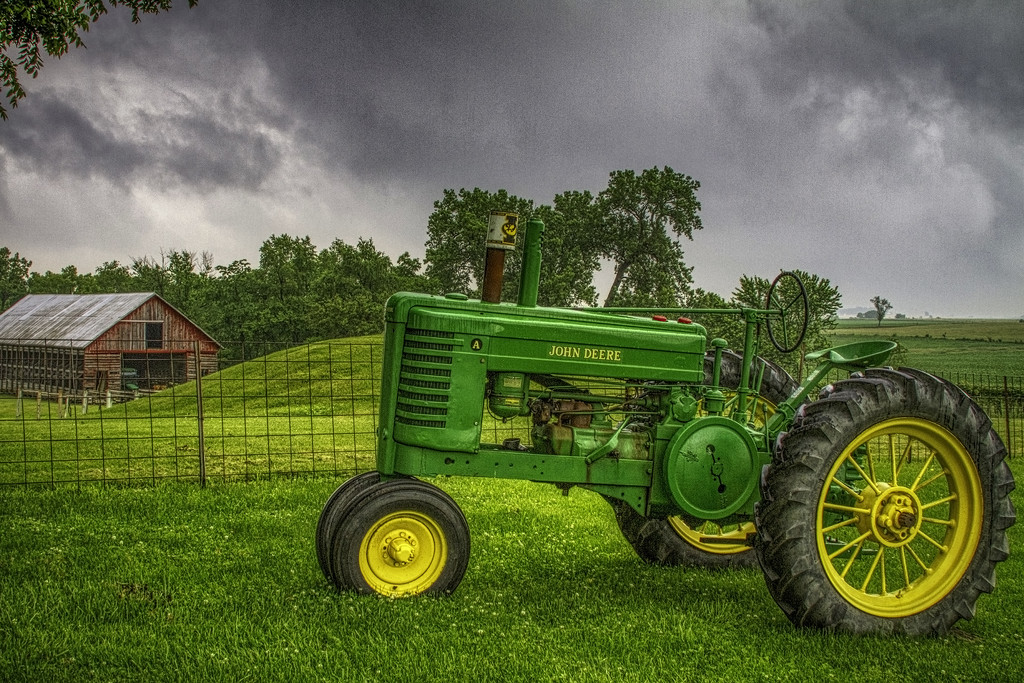 Ardon Creek Winery Tractor by kvphoto