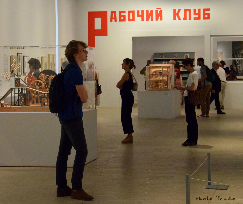 exhibition about soviet propaganda by parisouailleurs