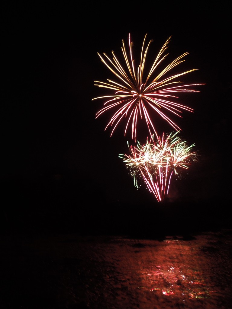 Bastille Day 2019 : fireworks over the sea (2) by etienne