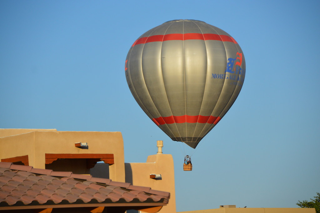 low flying balloon by bigdad