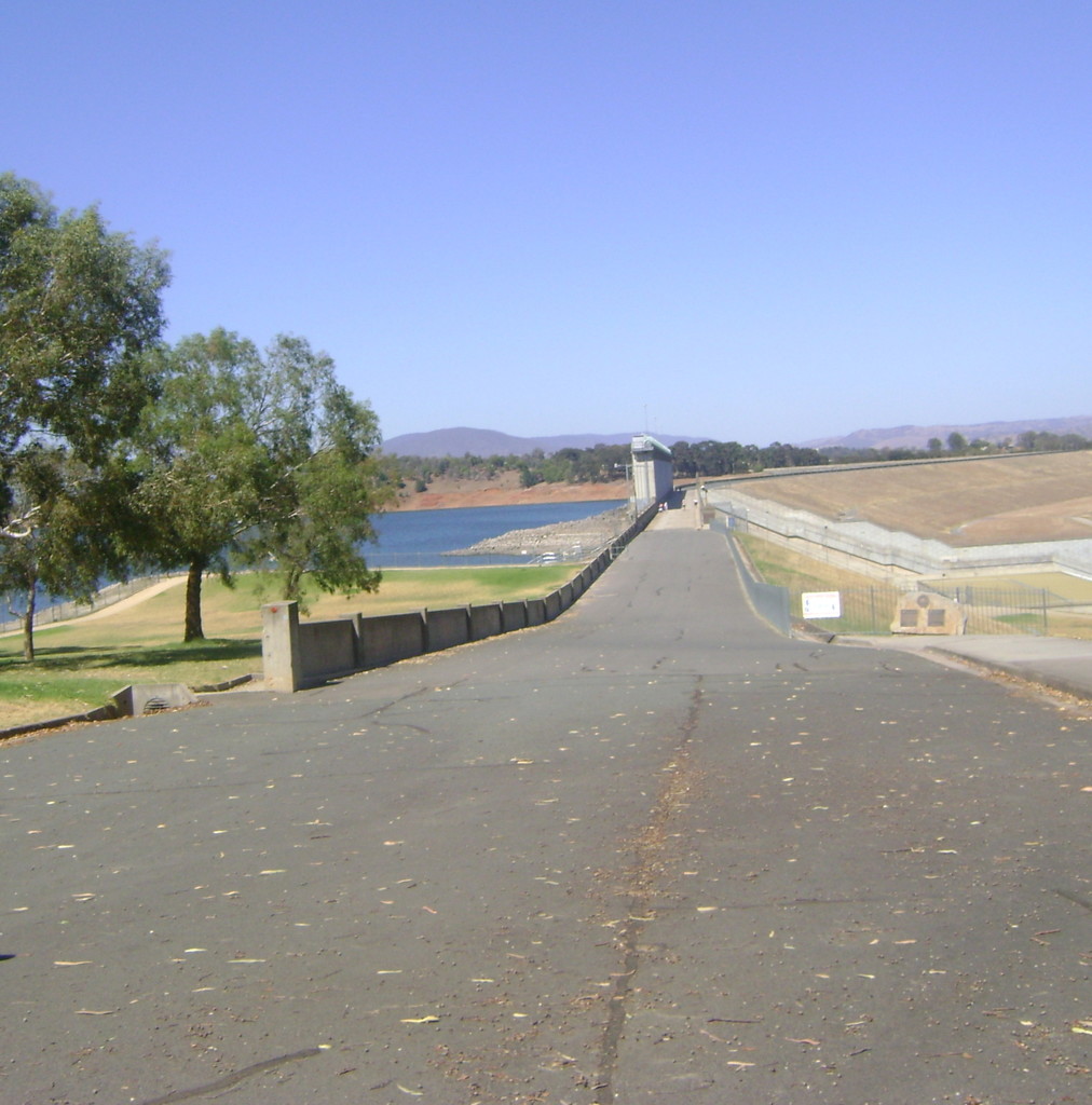Lake Hume Road by marguerita