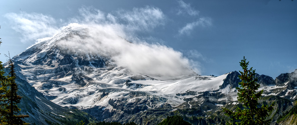 The big picture of Mt. Rainier by teriyakih