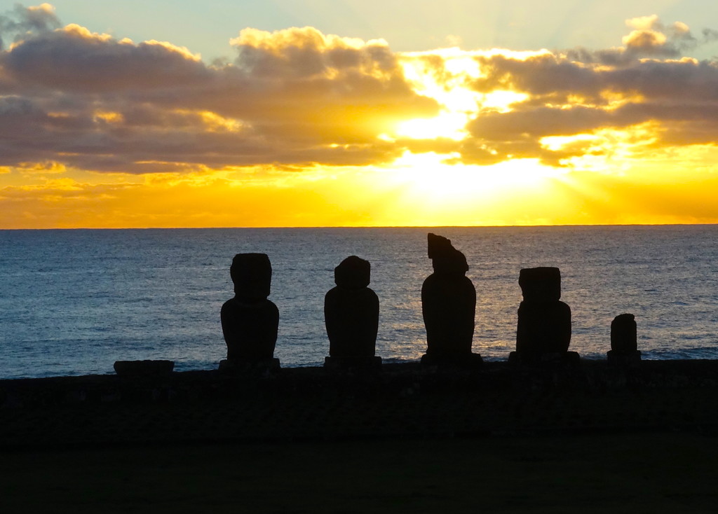 Sundown on Easter Island by redy4et