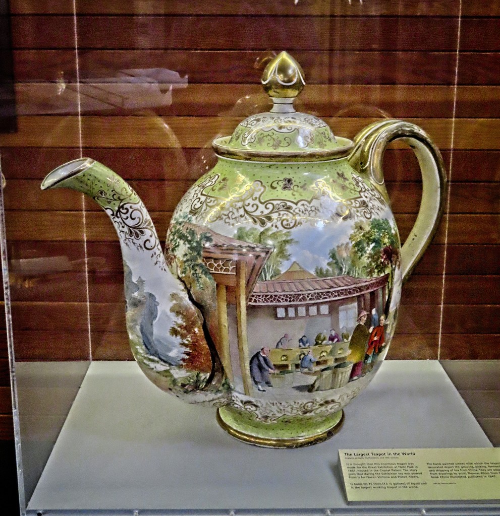 The Largest Teapot in the World by billyboy
