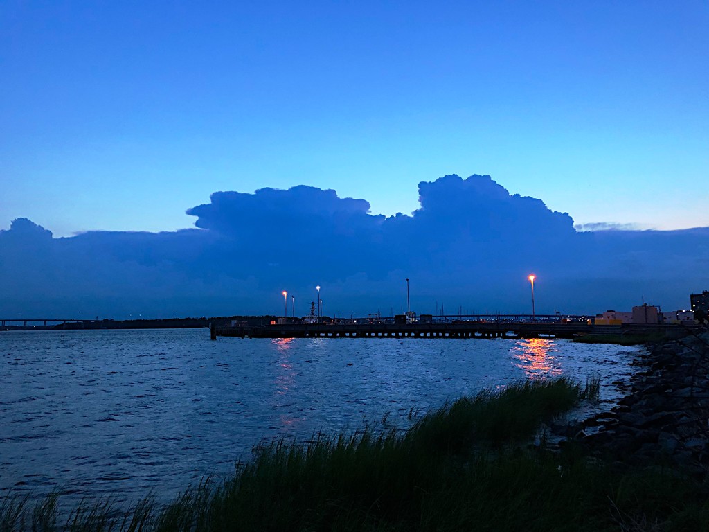 Early evening sky at The Battery, Charleston by congaree