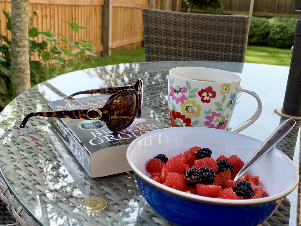 Breakfast in the Garden. by carole_sandford