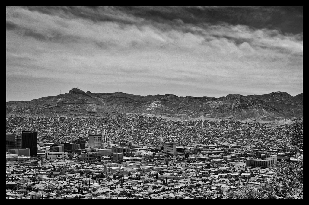 El Paso and Ciudad Juárez by eudora