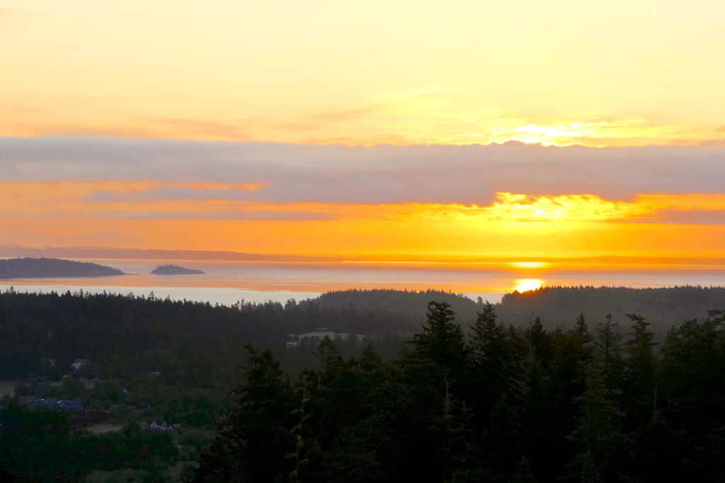 Sunrise over the Salish Sea by redy4et