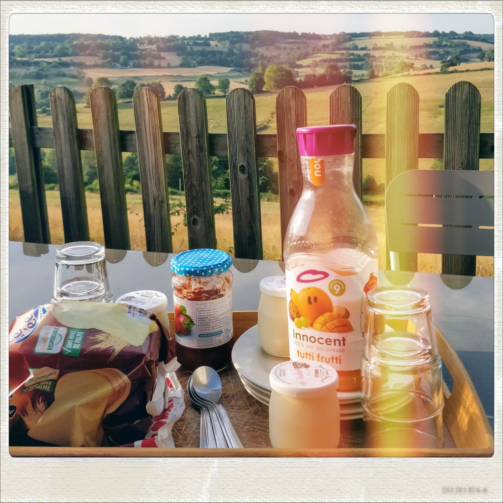 Breakfast with a view by helenejanin