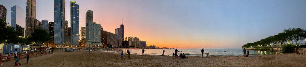 Sunset at a Chicago Beach by jyokota