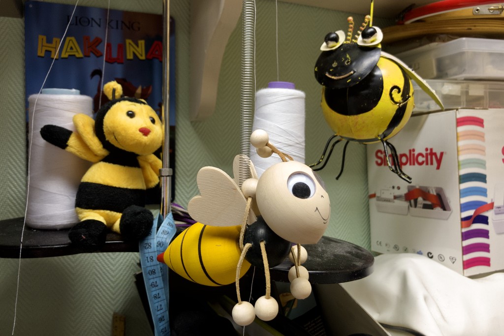 Bee happy Sewing  by bizziebeeme