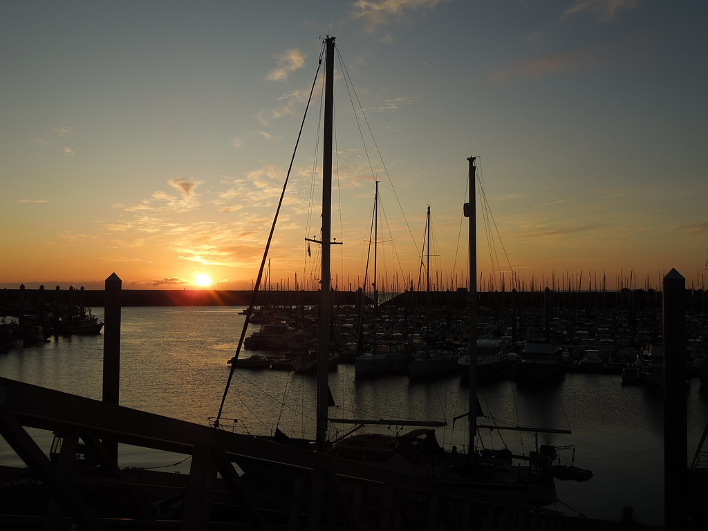 Harbour sunrise by etienne