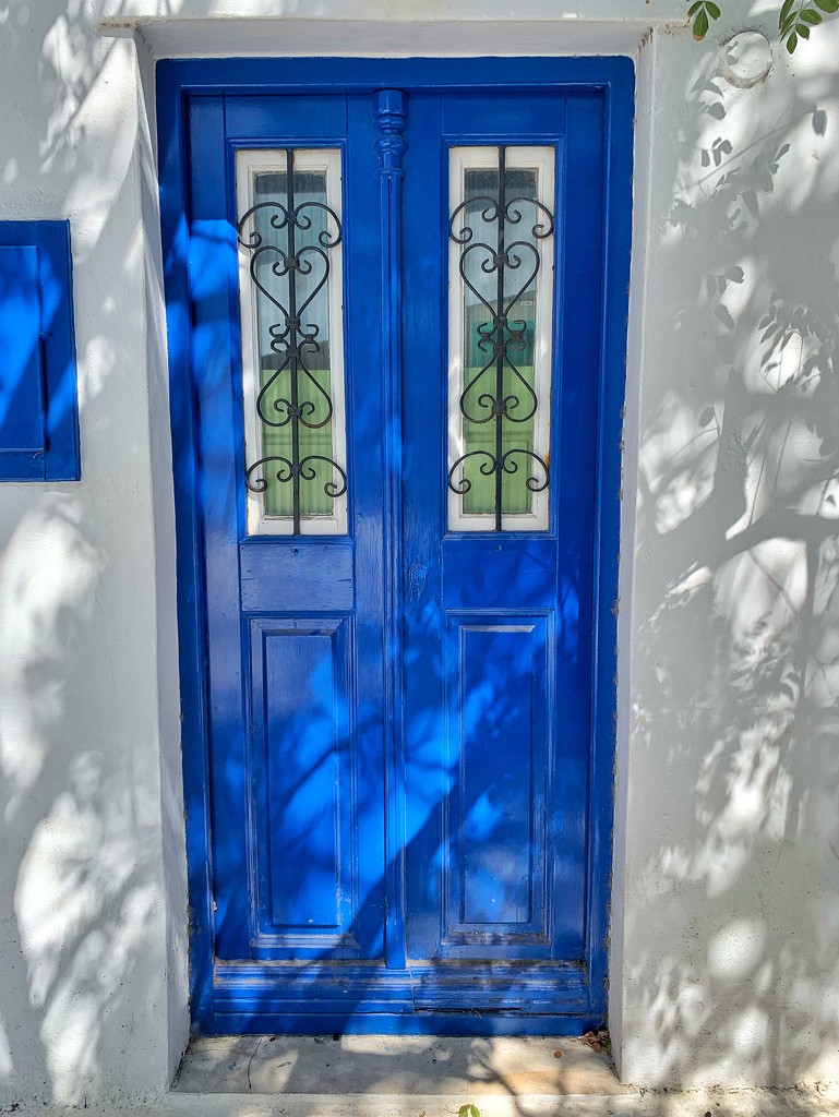 Four hearts on a blue door.  by cocobella