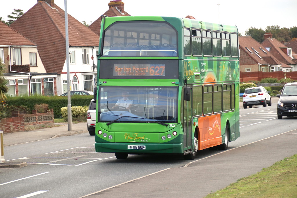 Green Bus by davemockford