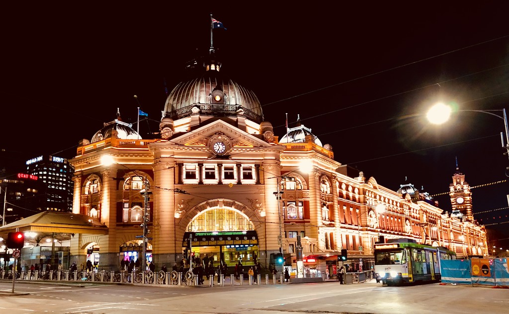 Flinders Street Station by pictureme