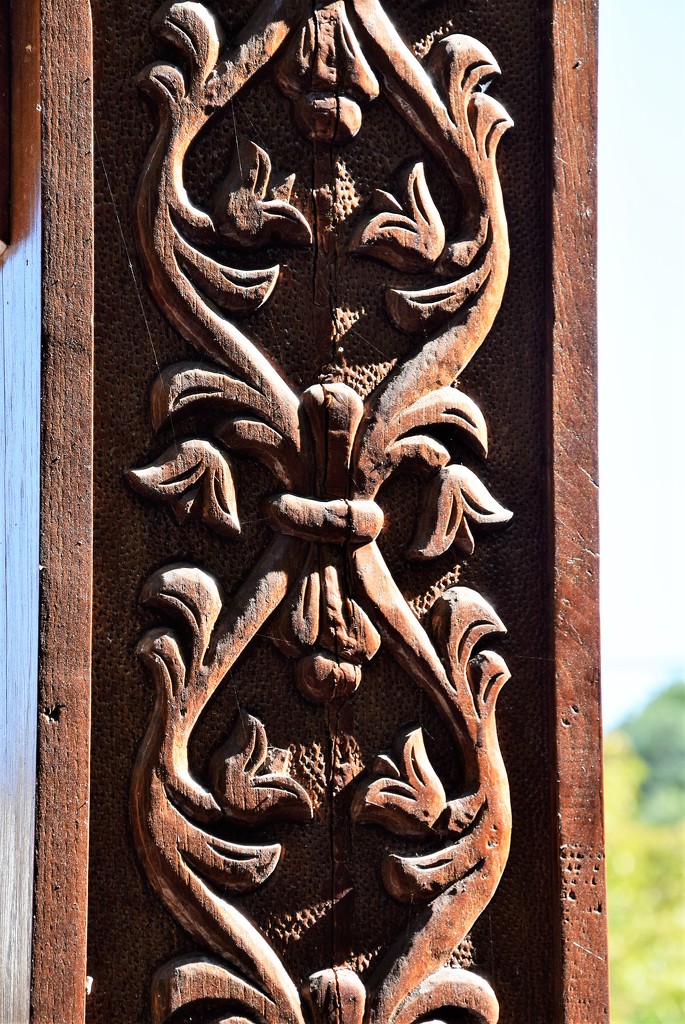 Gate carving by kork