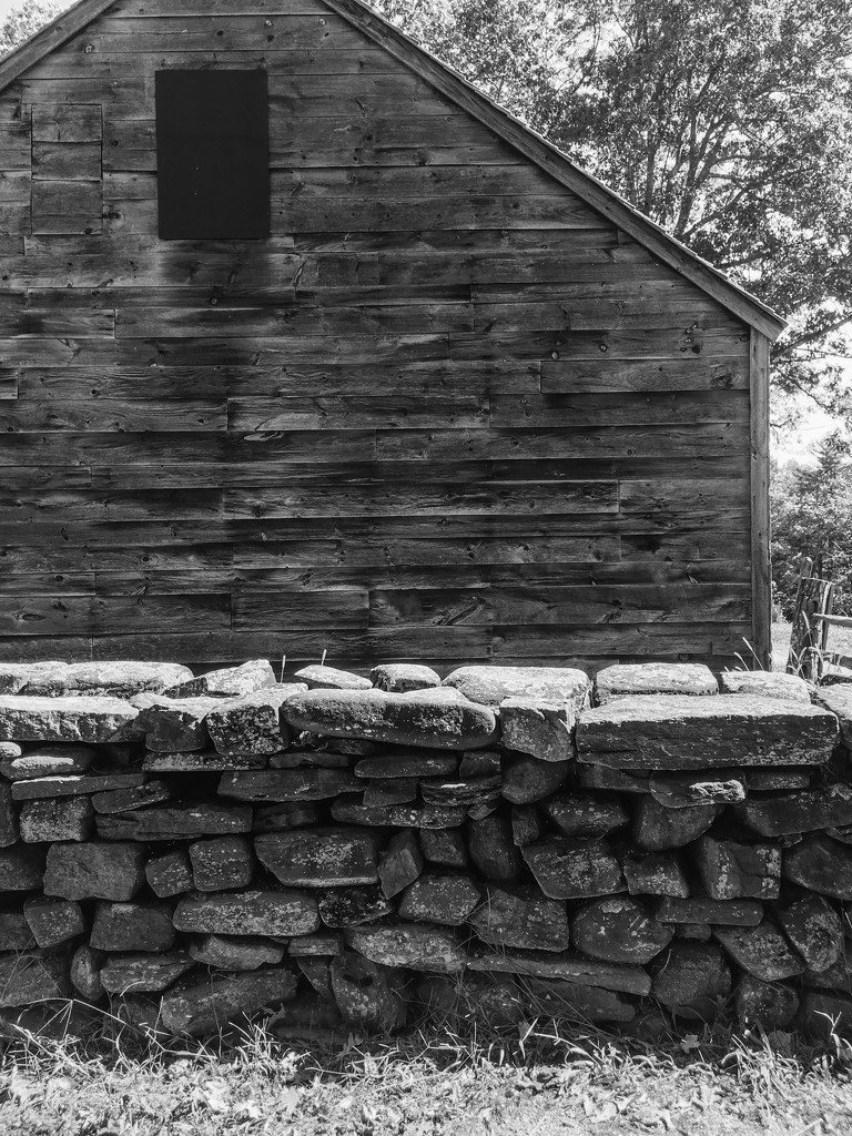BW Barn and Stone Fence by clay88