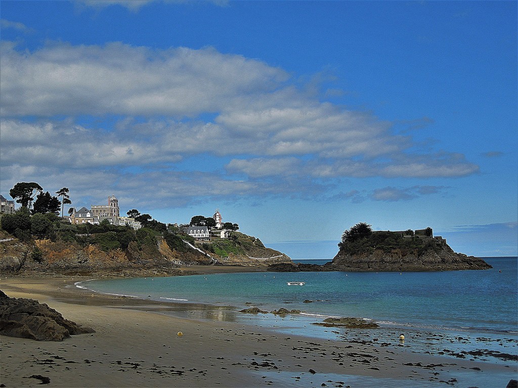 The Countess Beach in Saint Quay Portrieux by etienne