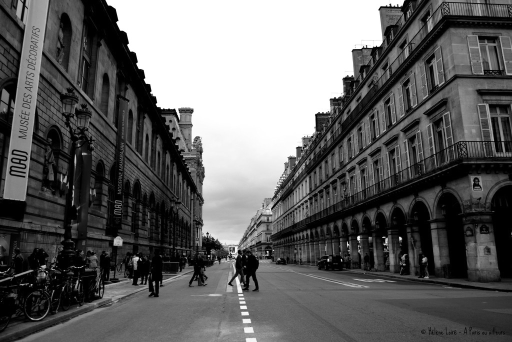 rue de Rivoli by parisouailleurs