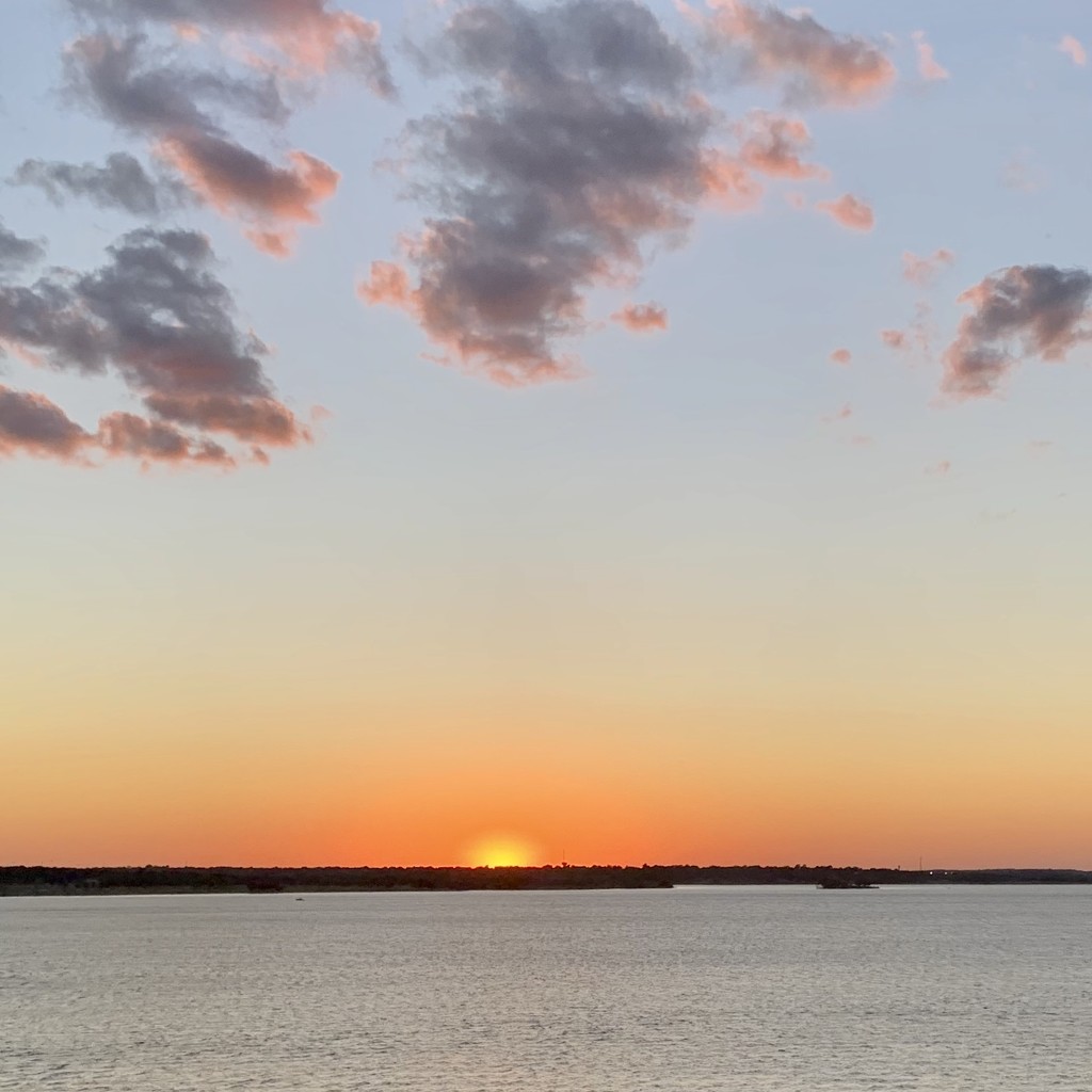 Sunset on Lake Grapevine by louannwarren