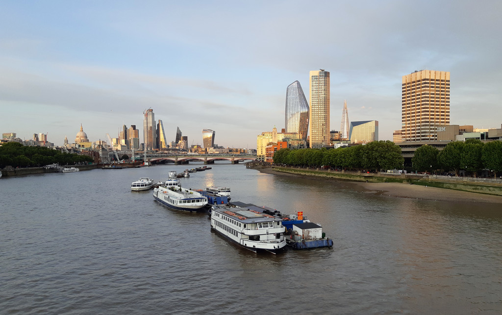 17th Aug Thames early eve 2 by valpetersen