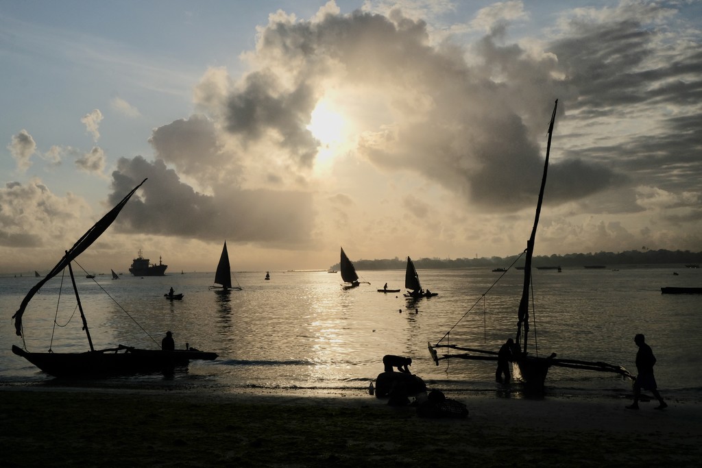 Dar es Salaam, sunrise by vincent24
